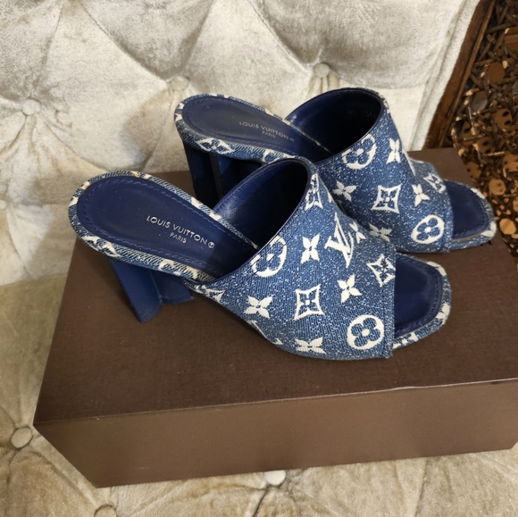Authentic Louis Vuitton denim high heeled Sandal - Picture 6 of 6